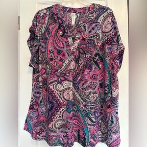 Dear Scarlett vibrant paisley gorgeous, wrinkle free top